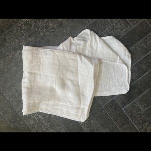 White Muslim crib skirt from Little Unicorn